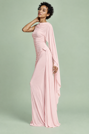 Robe longue rose à col montant, détails drapés et manches cape | Vue de dos | Lounelle Paris