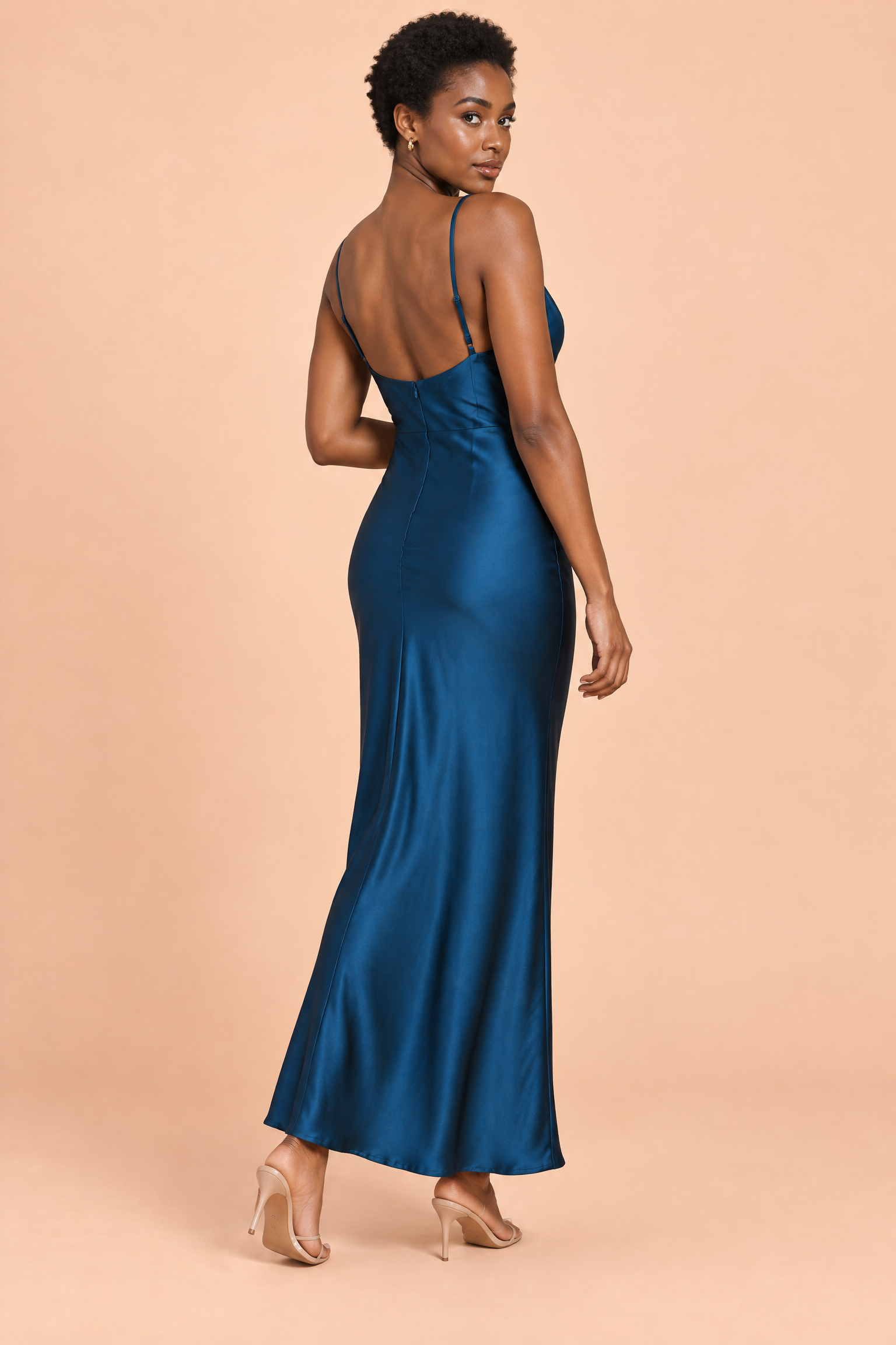 Robe longue satinée bleu marine à col bénitier | Vue de dos | Lounelle Paris