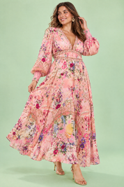 Robe longue rose à col V et manches bouffantes | Porté sur une silhouette plus ronde | Lounelle Paris