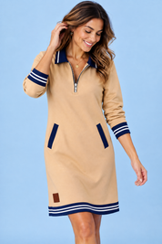 Robe droite beige à col zippé | Vue rapprochée | Lounelle Paris