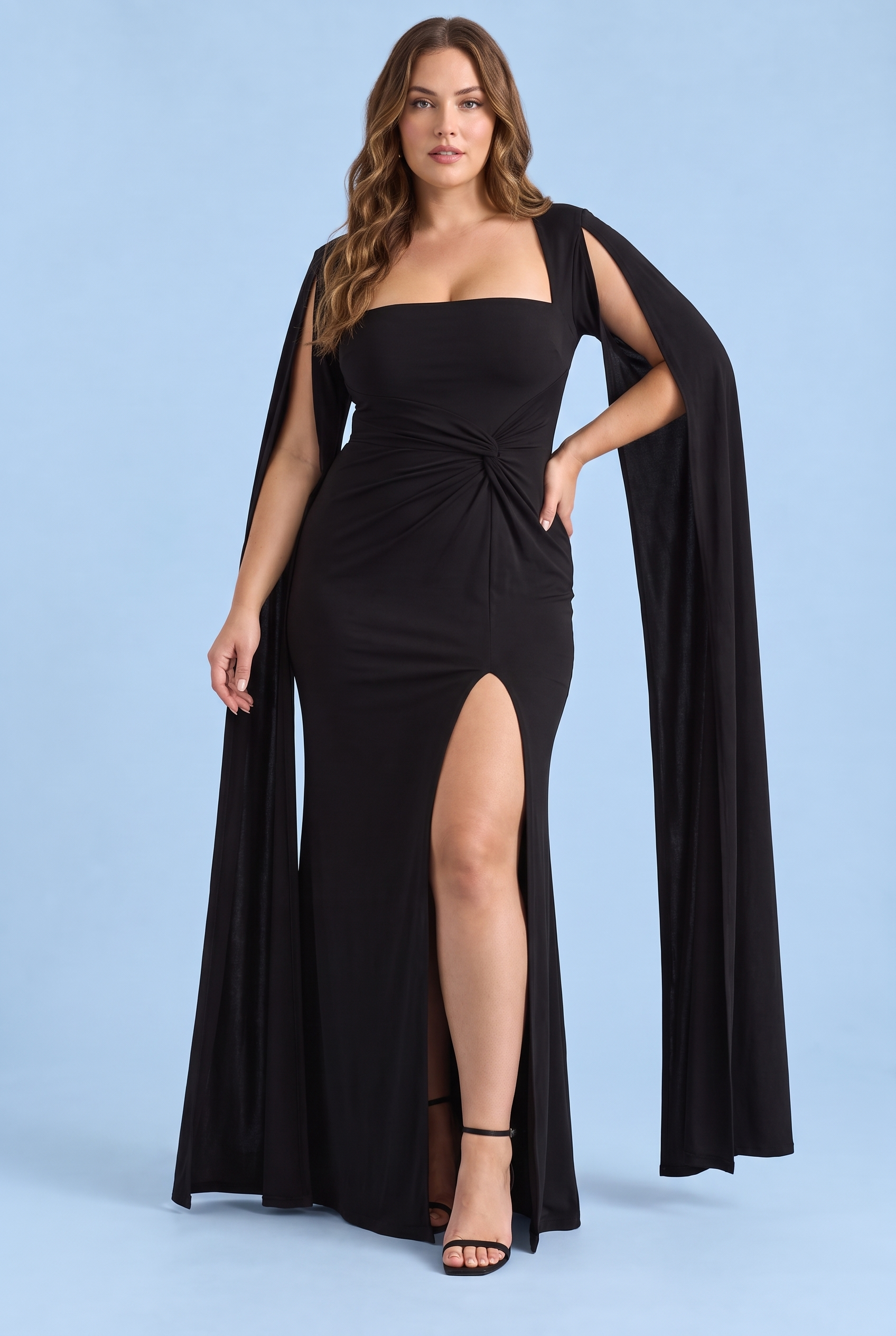 Robe longue moulante noire à encolure carrée, effet torsadé et manches façon cape | Porté sur une autre silhouette | Lounelle Paris