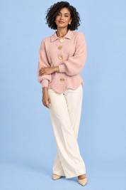 Cardigan oversize rose poudré à col | Porté sur une autre silhouette | Lounelle Paris