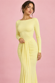 Robe longue jaune à encolure bateau et fronces | Vue rapprochée | Lounelle Paris
