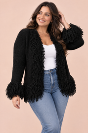 Gilet noir à franges | Porté sur une silhouette plus ronde | Lounelle Paris