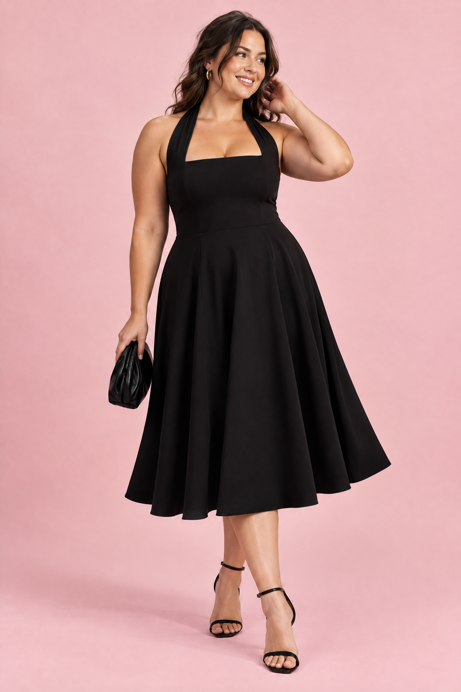 Robe midi patineuse noire à col américain | Porté sur une silhouette plus ronde | Lounelle Paris