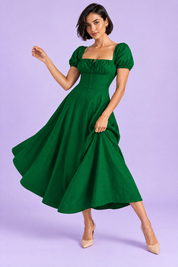 Robe midi vert foncé à coupe trapèze et encolure carrée | Vue en mouvement | Lounelle Paris