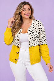 Cardigan fleuri boutonné jaune | Porté sur une autre silhouette | Lounelle Paris