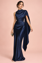 Robe longue en satin bleu foncé à col bénitier | Vue de face | Lounelle Paris