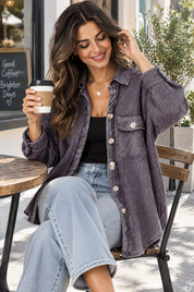 Surchemise violette à bords effilochés | Photo lifestyle | Lounelle Paris