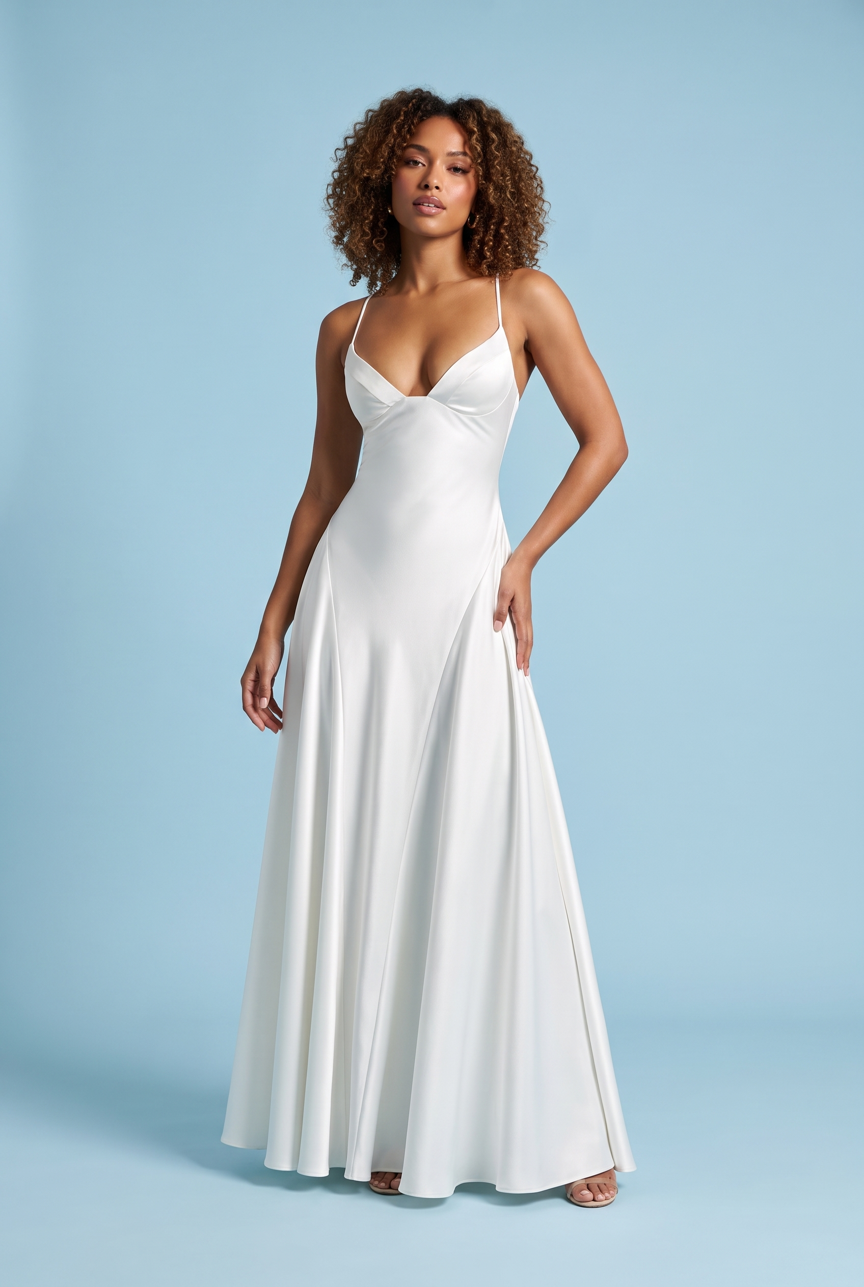 Robe longue satinée blanche à col V | Vue de face | Lounelle Paris