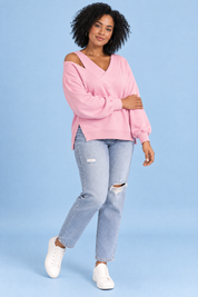 Top rose à épaules dénudées et col V | Porté sur une autre silhouette | Lounelle Paris