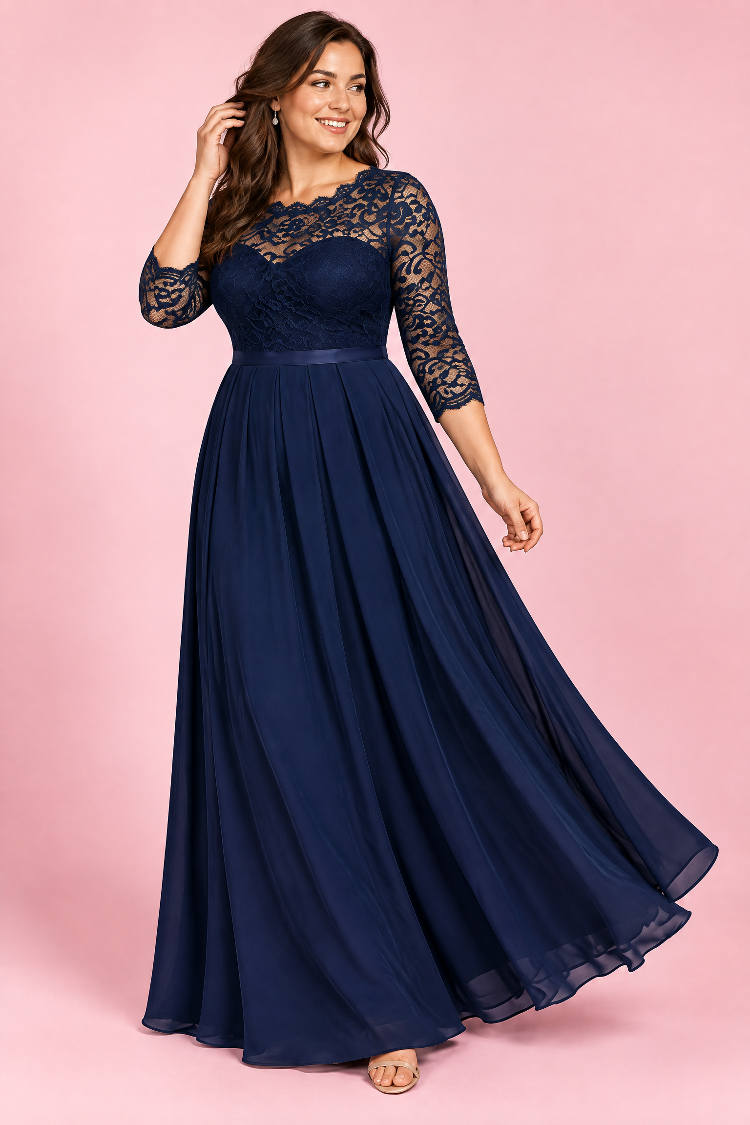 Robe longue bleu marine à empiècement en dentelle | Porté sur une autre silhouette | Lounelle Paris