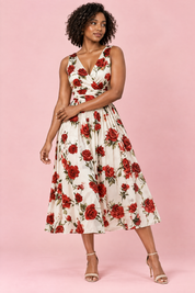 Robe midi rouge à imprimé de bouquets floraux, col carré et coupe trapèze | Porté sur une autre silhouette | Lounelle Paris