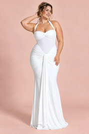 Robe longue froncée tour de cou blanche | Porté sur une silhouette plus ronde | Lounelle Paris