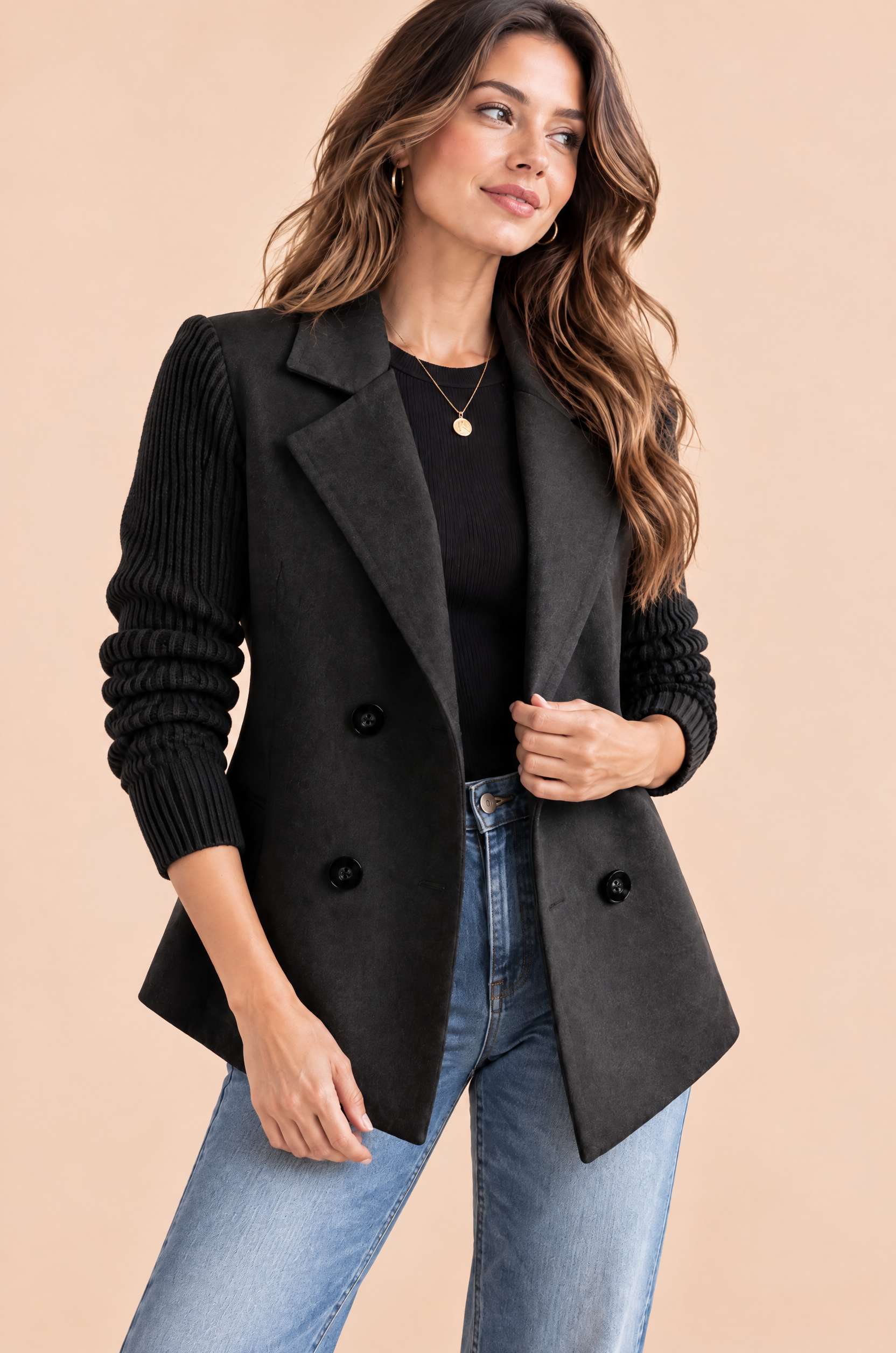 Blazer noir croisé à revers | Vue rapprochée | Lounelle Paris