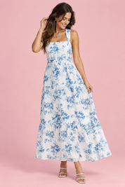 Robe midi blanche à imprimé porcelaine bleu et encolure carrée | Vue de face | Lounelle Paris
