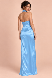 Robe longue satinée bleue à encolure américaine et fente | Vue de dos | Lounelle Paris