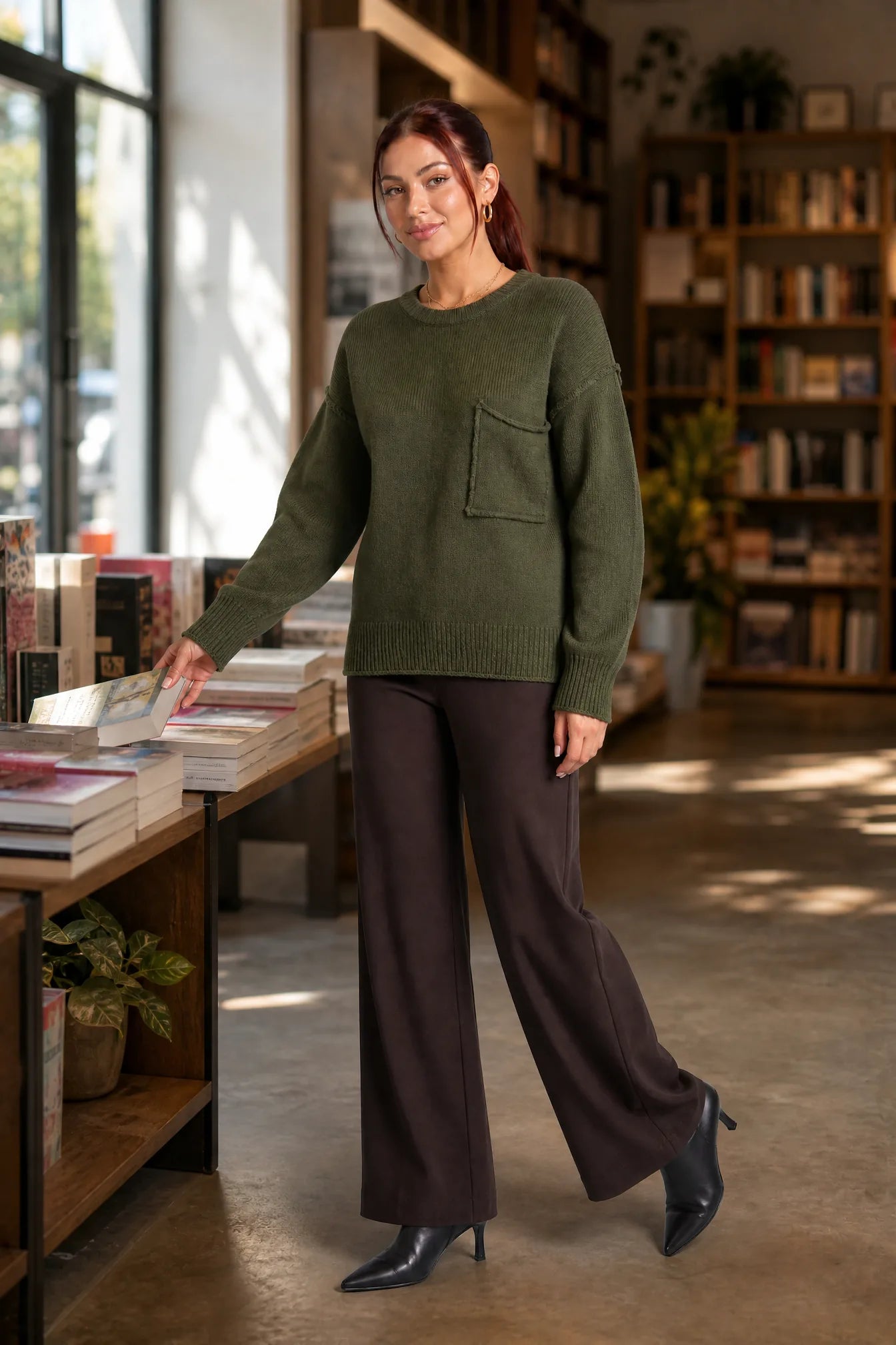 Pull ample à poche poitrine | Variante Vert - Lifestyle | Lounelle Paris
