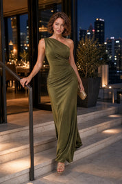 Robe longue satinée à une épaule | Variante Vert - Lifestyle | Lounelle Paris