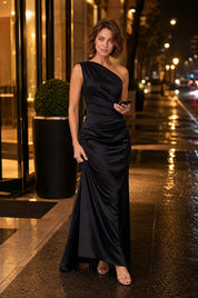 Robe longue satinée à une épaule | Variante Noir - Lifestyle | Lounelle Paris