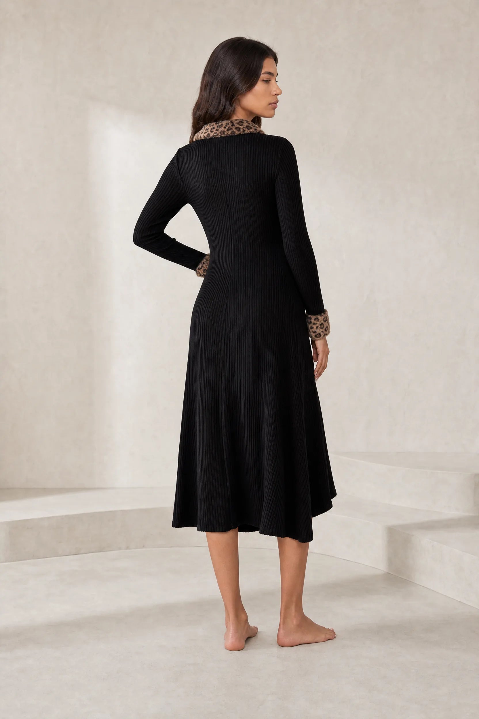 Robe noire col V léopard | Lounelle Paris
