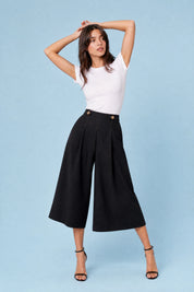 Short jupe-culotte noir taille haute | Vue en mouvement | Lounelle Paris